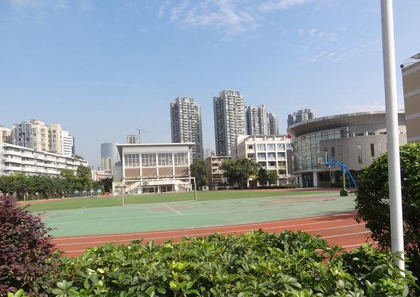 四川大學(xué)附屬中學(xué)地理位置和咨詢電話是？