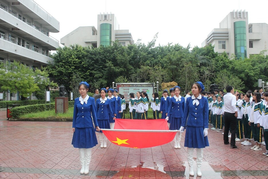 威遠中學校2019年班級設(shè)置