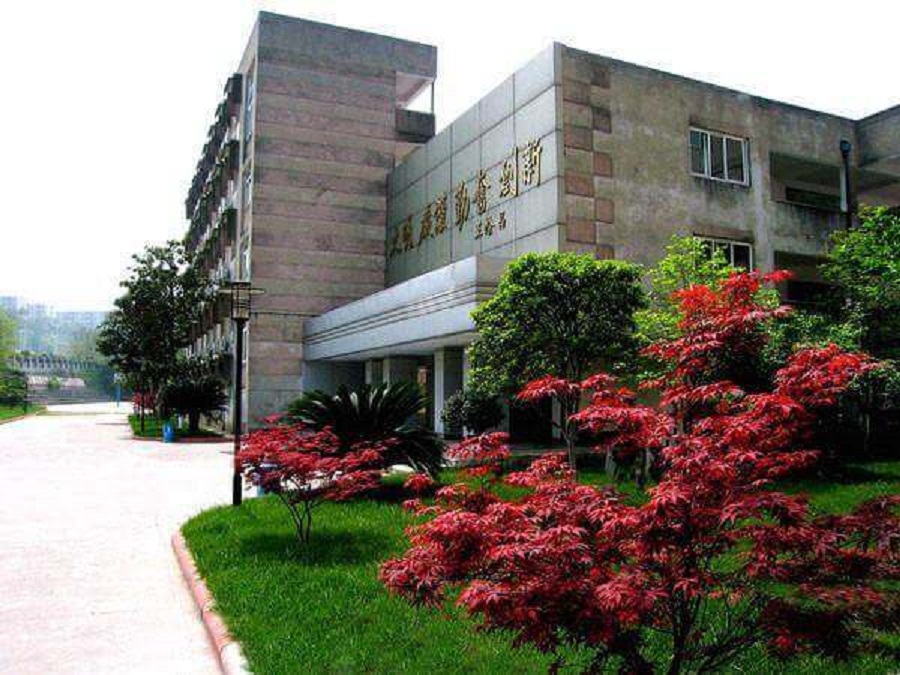 四川省科學(xué)城第一中學(xué)校園環(huán)境怎么樣？