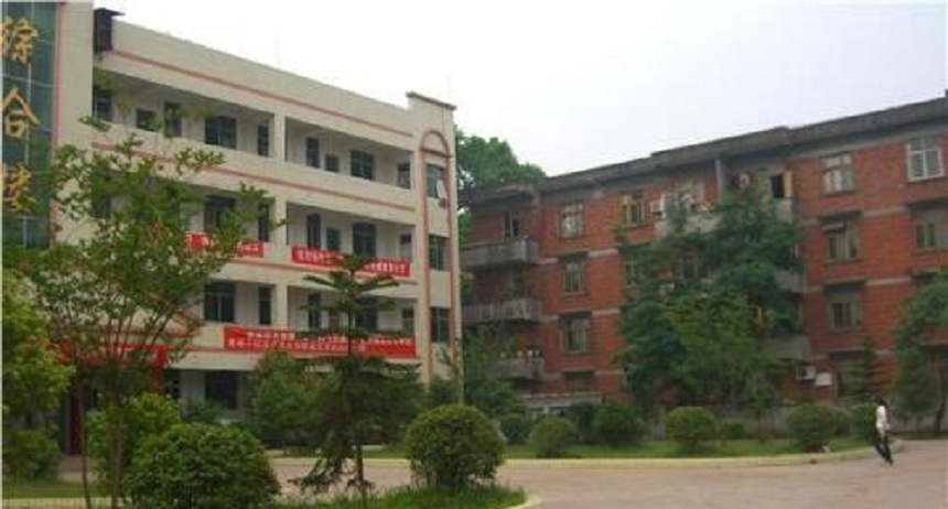 丹山中學在哪？