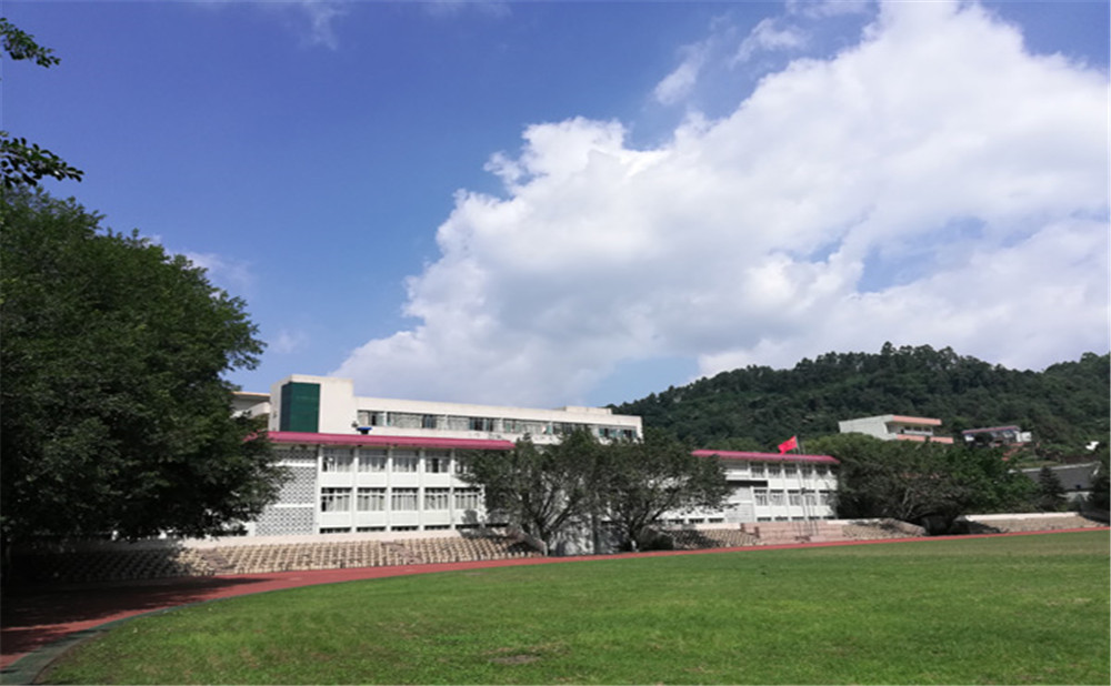 五通橋中學(xué)校園環(huán)境怎么樣？