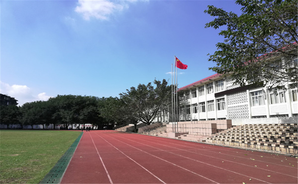 五通橋中學(xué)校園環(huán)境怎么樣？