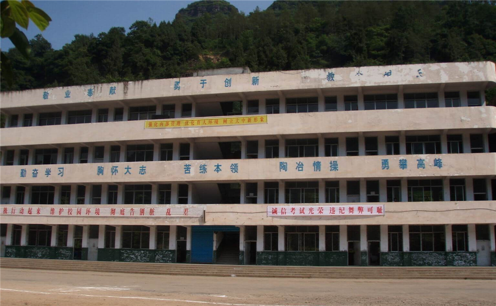 南江縣大河中學(xué)學(xué)校環(huán)境如何？
