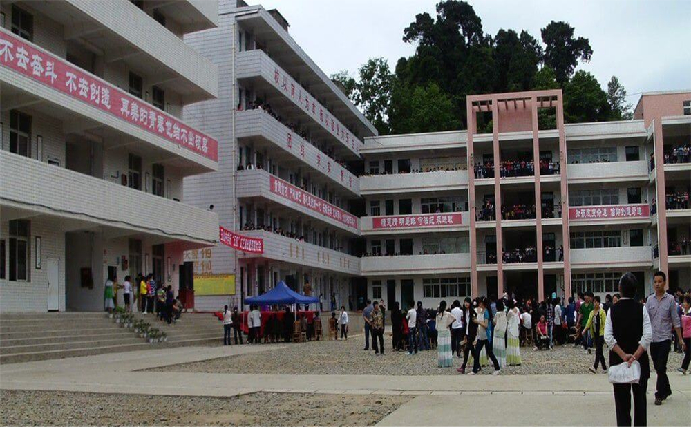 玉山中學(xué)學(xué)校詳細地址在什么地方？