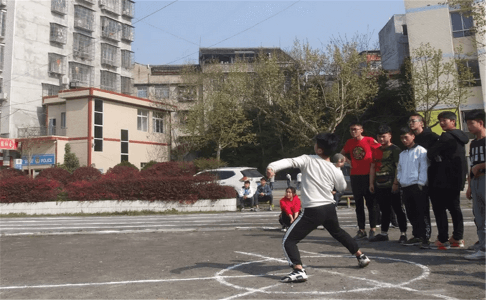 定水中學學校環(huán)境怎么樣？