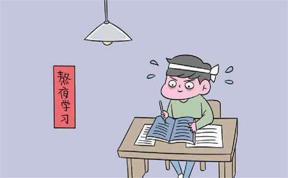 成都成飛中學(xué)每年的學(xué)費(fèi)是多少？