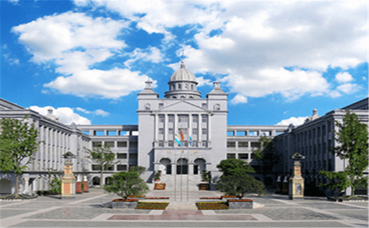 成都石室外國語學校每年的學費多少錢？