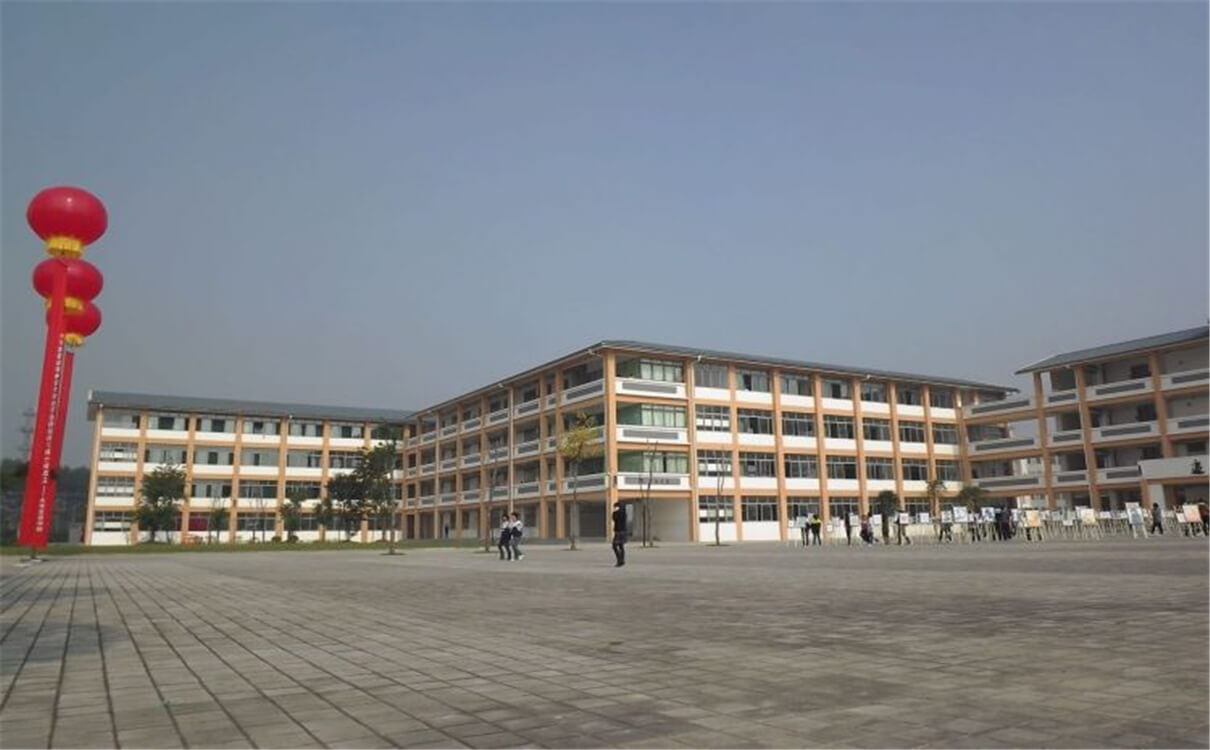 城廂中學(xué)每年的學(xué)費(fèi)是多少錢(qián)？