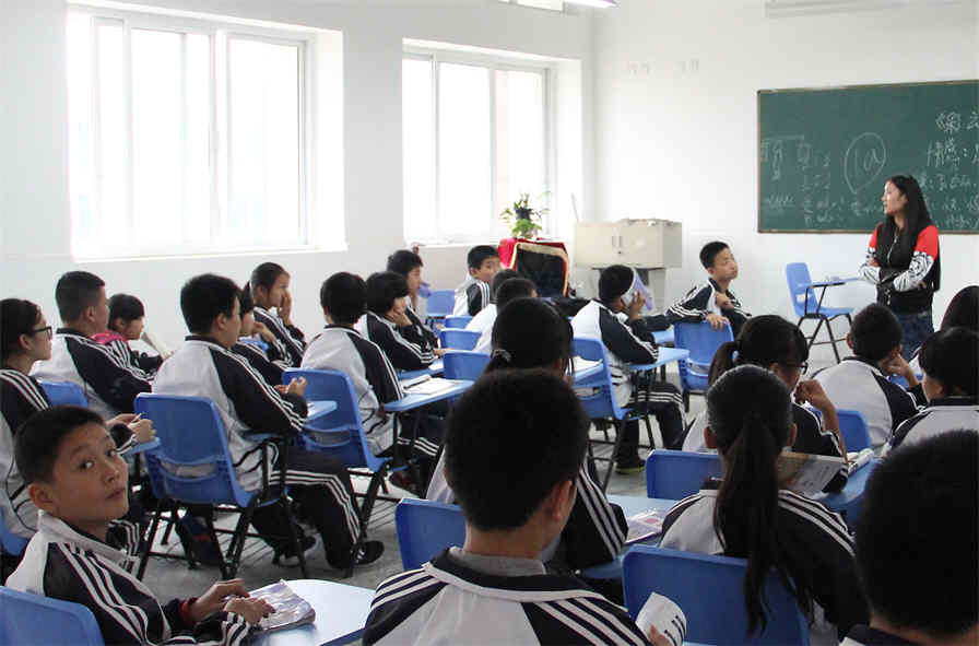 金牛中學一年的學費是多少錢？
