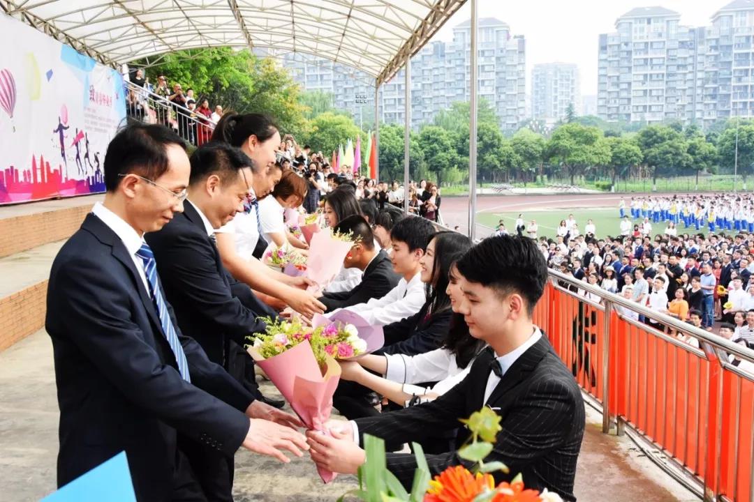 成都七中實(shí)驗(yàn)學(xué)校的升學(xué)率是多少？