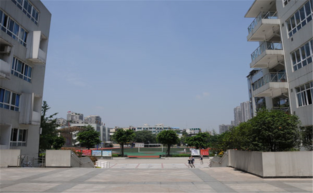 成都鐵路中學(xué)近三年的錄取分?jǐn)?shù)是多少？