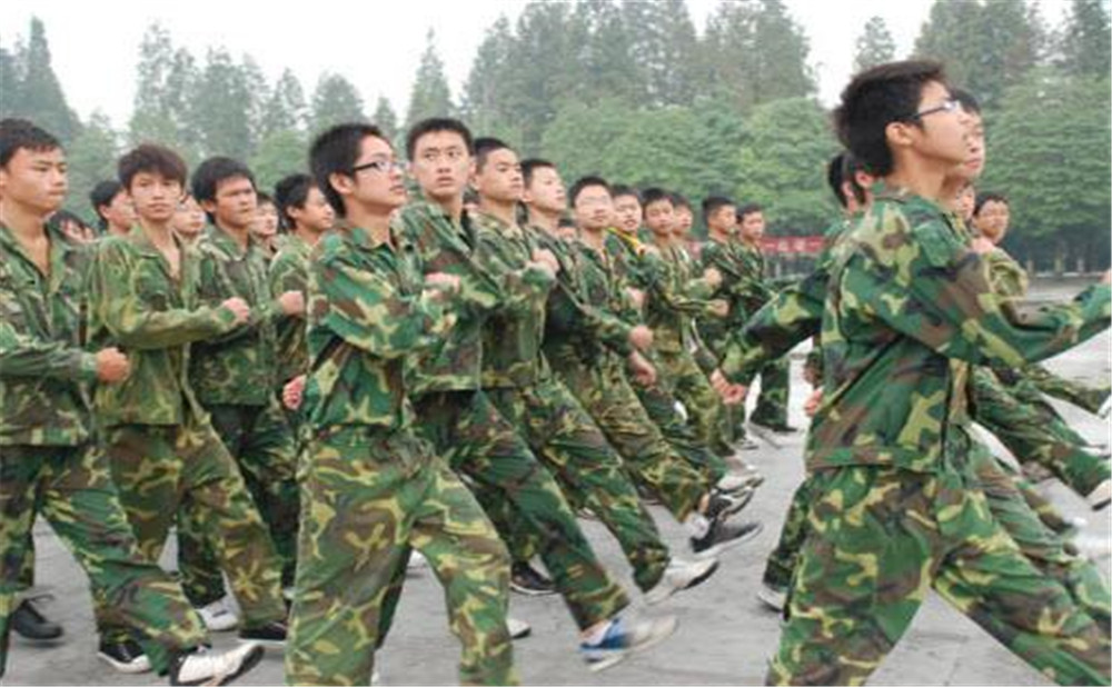 郫縣二中學(xué)費是多少？