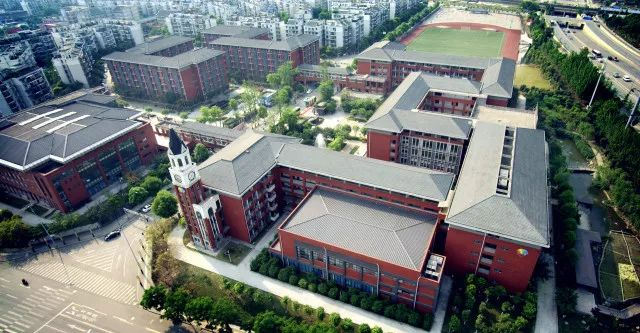 成都七中萬達學(xué)校的錄取分數(shù)線是多少？"image.png"