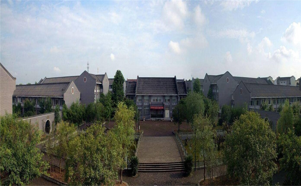 安仁中學(xué)近三年的錄取分?jǐn)?shù)是多少？