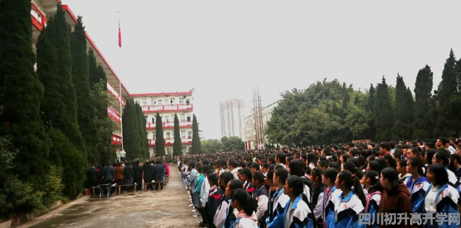 賈家中學(xué)高中一年的學(xué)費是多少？"image.png"