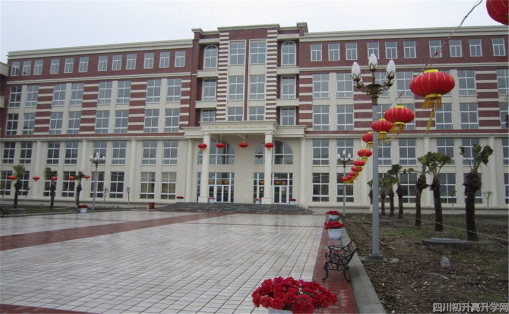 四川師范大學(xué)附屬第三實驗中學(xué)高中一年的學(xué)費是多少？