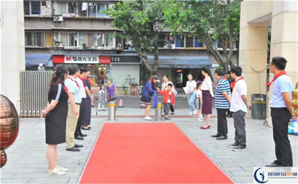 2020成都市石室聯(lián)中蜀華分校初升高的學(xué)費(fèi)是多少？