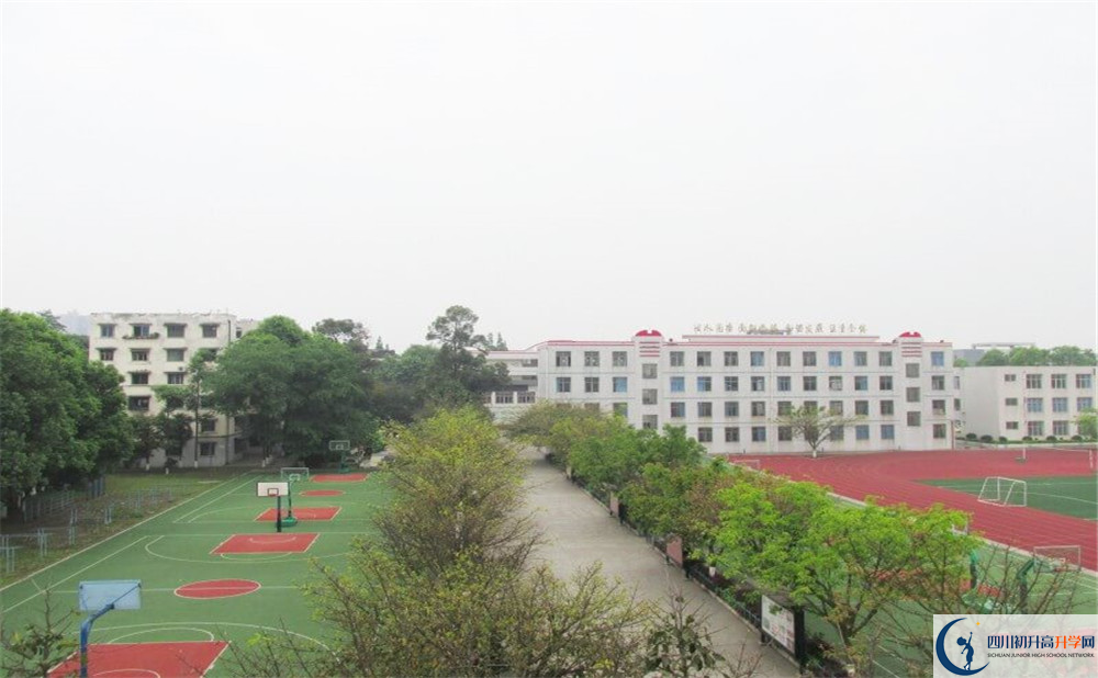 青白江中學(xué)初升高的分?jǐn)?shù)線是多少？