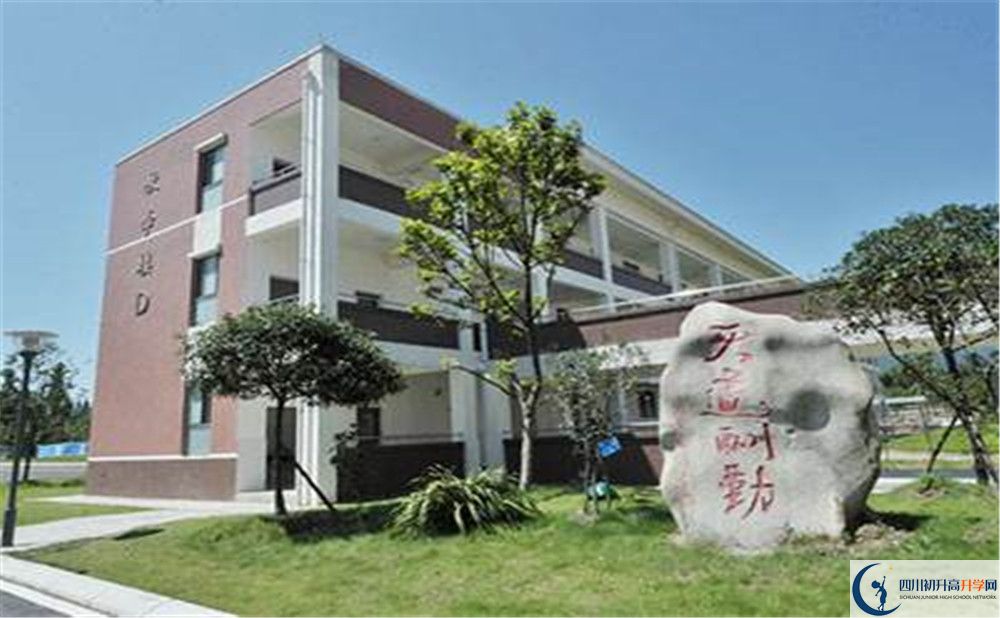 青城山高級中學(xué)的老師好不好？