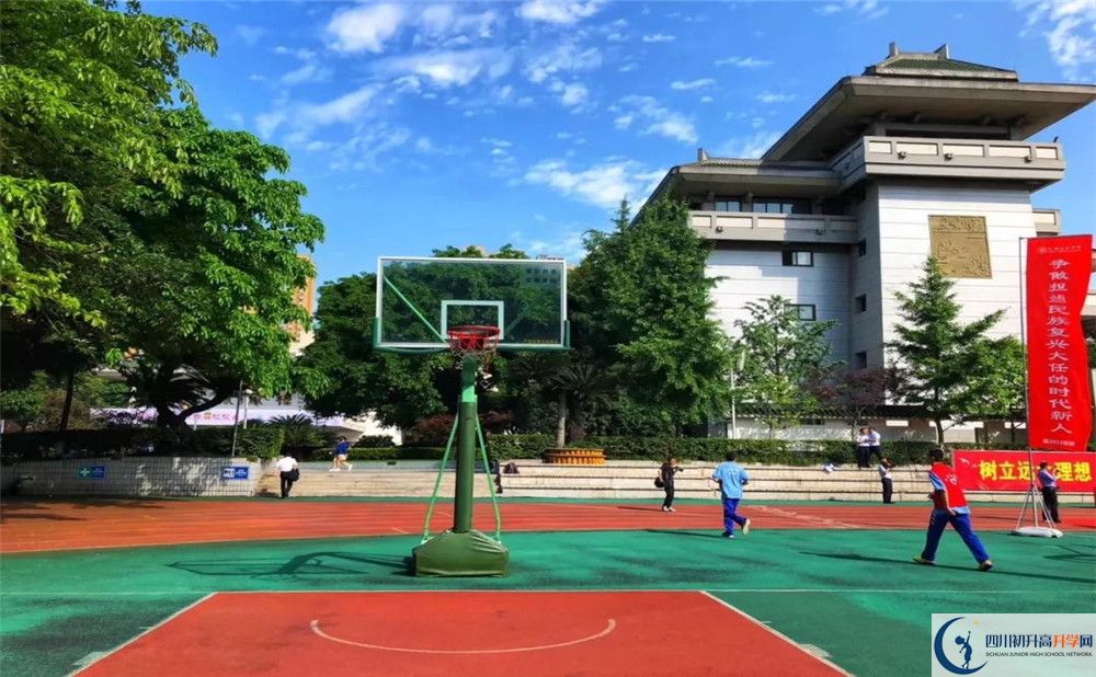 考成都石室中學(xué)的分?jǐn)?shù)線是多少？