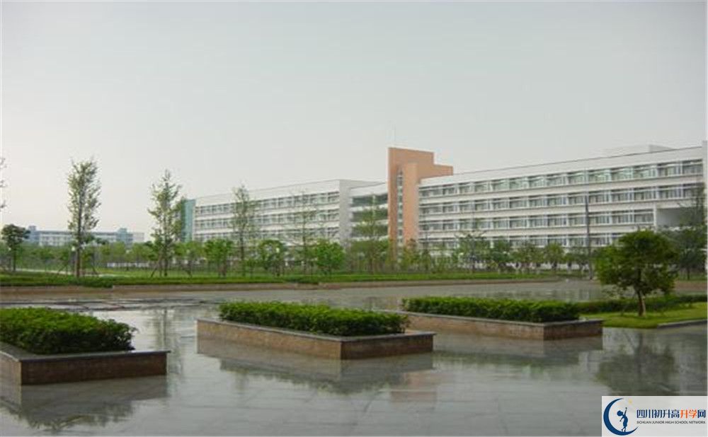 考西南交通大學(xué)附屬中學(xué)的分?jǐn)?shù)線是多少？