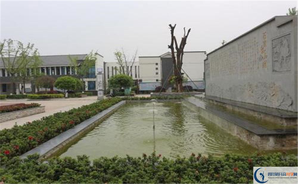 石室白馬中學(xué)的高中住宿怎么樣？