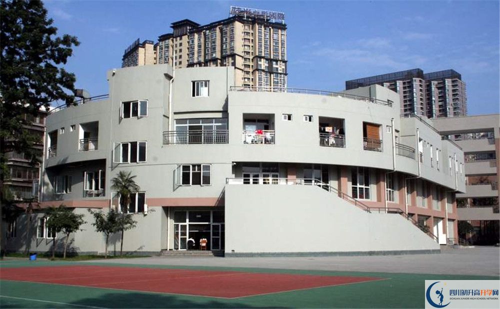 成都市鹽道街中學(xué)國際班費(fèi)用是多少？