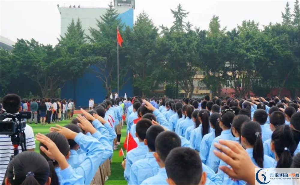 四川師范大學(xué)實(shí)驗(yàn)外國(guó)語(yǔ)學(xué)校實(shí)驗(yàn)班學(xué)費(fèi)貴嗎？