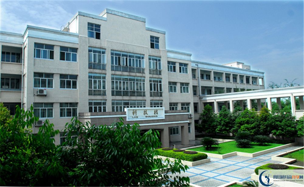 成都棠湖外國(guó)語(yǔ)學(xué)校今年的學(xué)費(fèi)怎么收取，是否變化？