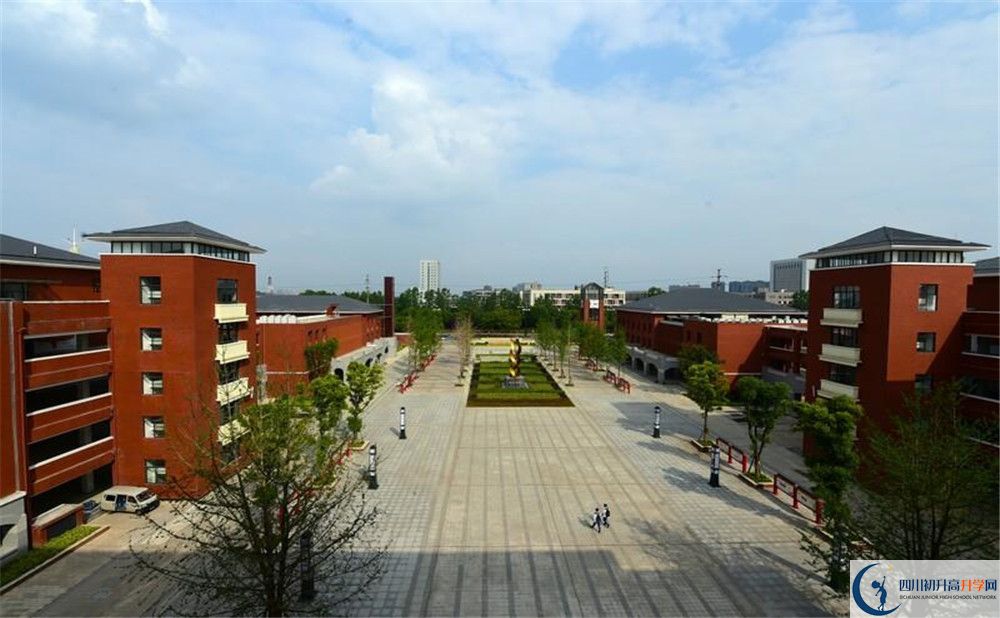 新都一中今年的學(xué)費怎么收取，是否變化？