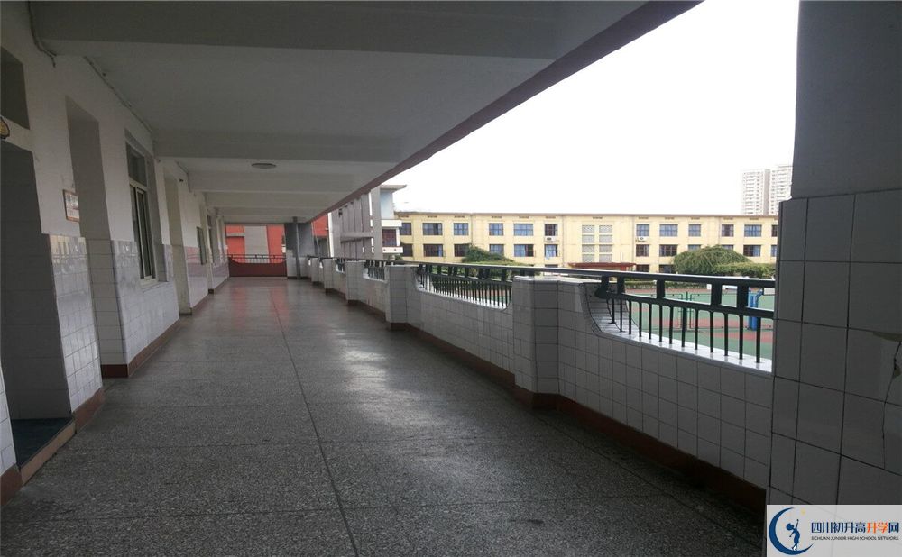成都市通錦中學(xué)校地址在什么地方？